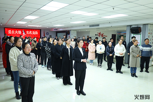 巾幗綻芳華,逐夢新火爆!火爆網(wǎng)為員工發(fā)放女神節(jié)禮品!